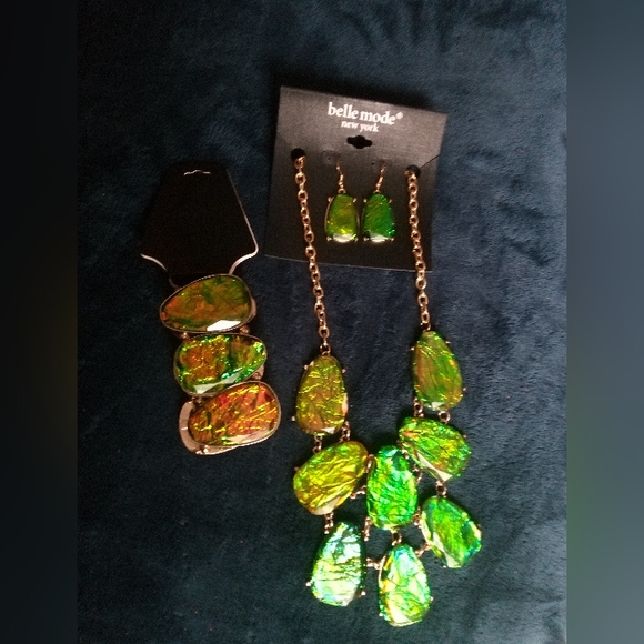 Green Stone Necklace, Earrings and Bracelet Set - Picture 3 of 4